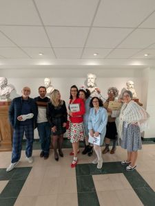 Madame, vous n'êtes pas toute seule